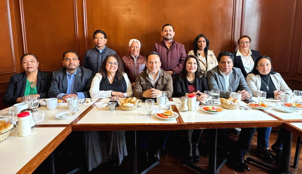 Frente plural de ex regidores cierra filas con Ricardo Moreno y alista propuesta para su reelección en Toluca
