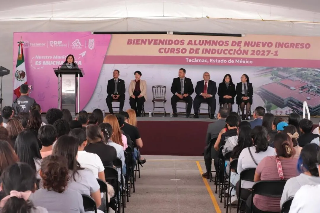 Rosi Wong recibe a la nueva generación del CECyT 19