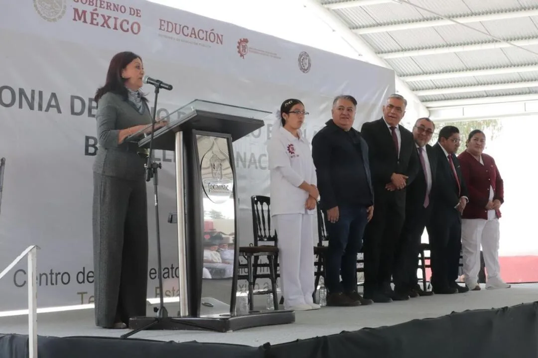 Rosi Wong inicia ciclo escolar y nueva carrera en el CBTIS 289