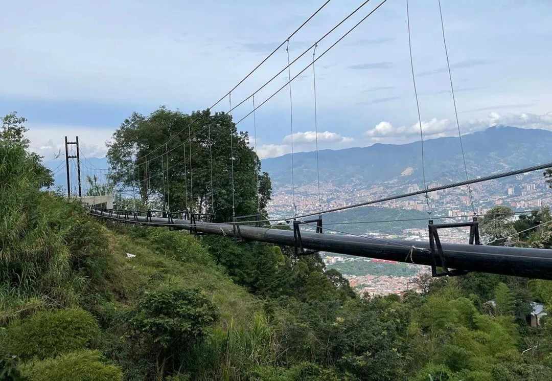 Acueducto aéreo llevará agua potable a 3.000 habitantes de Medellín