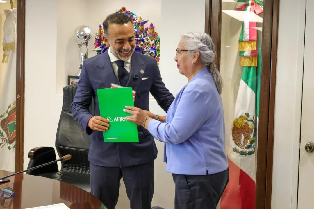 Alcalde Fernando Flores entrega microcréditos a emprendedores de Metepec
