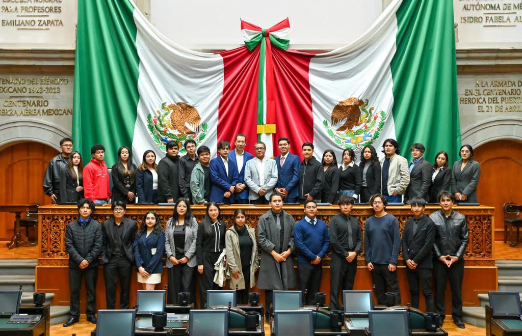 Promueve diputada Ana Yurixi Leyva la cultura parlamentaria entre la comunidad universitaria