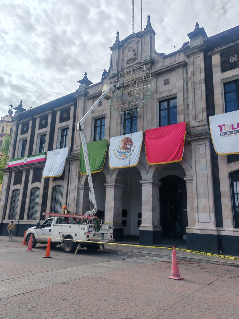 Iluminan destellos patrios las fiestas de septiembre en Toluca