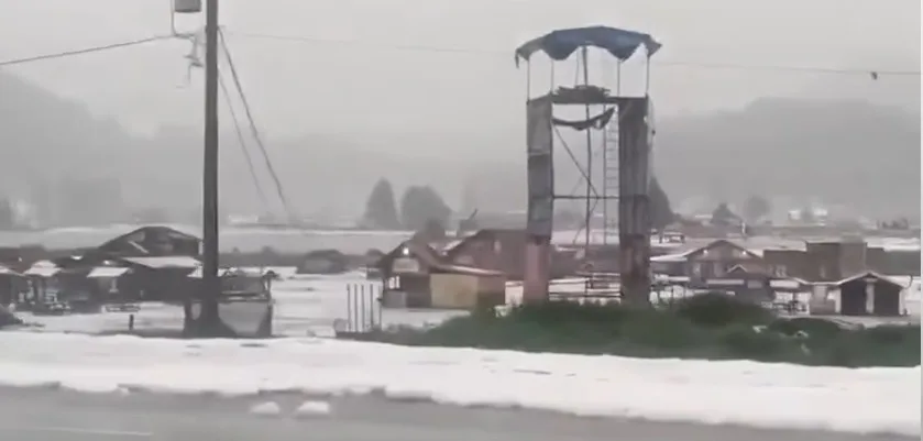 Intensa granizada viste de blanco La Marquesa y paraliza la carretera México-Toluca