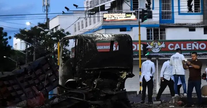 Coche bomba en Colombia deja un muerto y 11 heridos