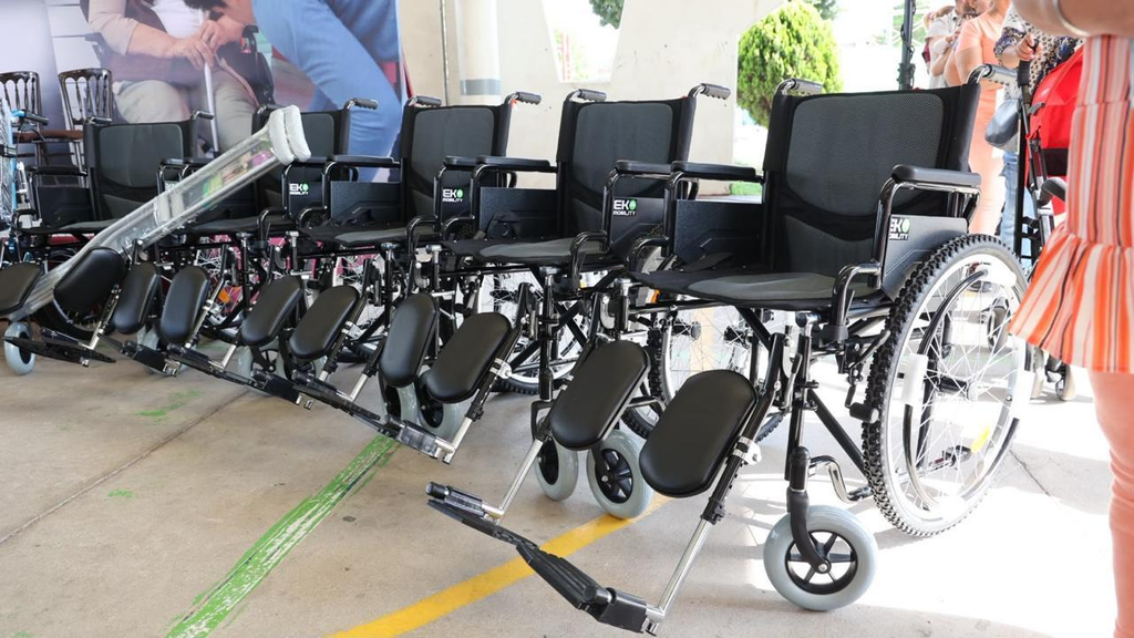 Tecámac entrega aparatos funcionales a habitantes que lo necesitan