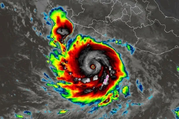 Polo se intensifica a categoría 5 y provoca fuertes lluvias en el Pacífico mexicano