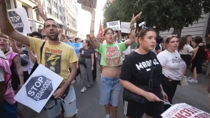 Acampan en Madrid para exigir soluciones a la crisis de vivienda
