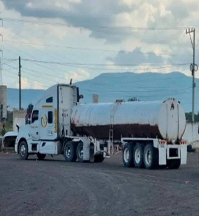 Asegura FGR en cateo más de 76 mil litros de hidrocarburo y más de dos mdp en Ecatepec
