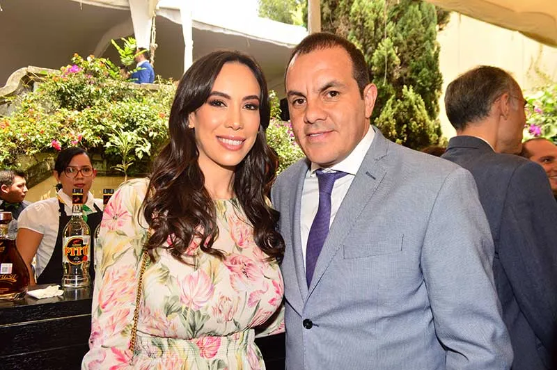 Detienen en Nueva York a Natalia Rezende, esposa del diputado Cuauhtémoc Blanco, por omitir declaración de efectivo