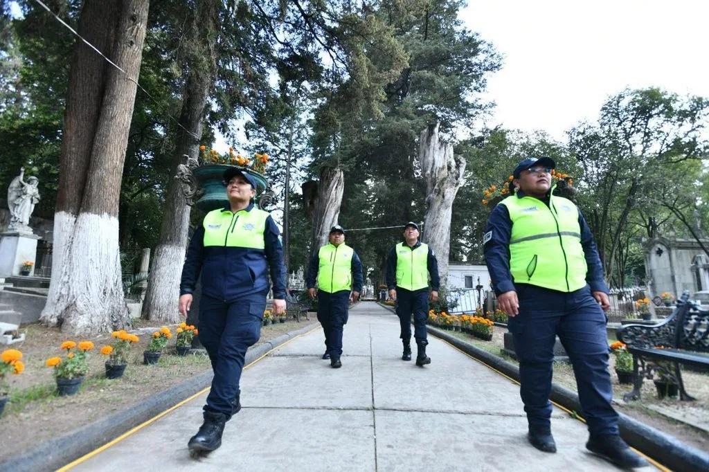Drones, binomios y mil 800 policías cuidarán a las familias mexiquenses este Día de Muertos