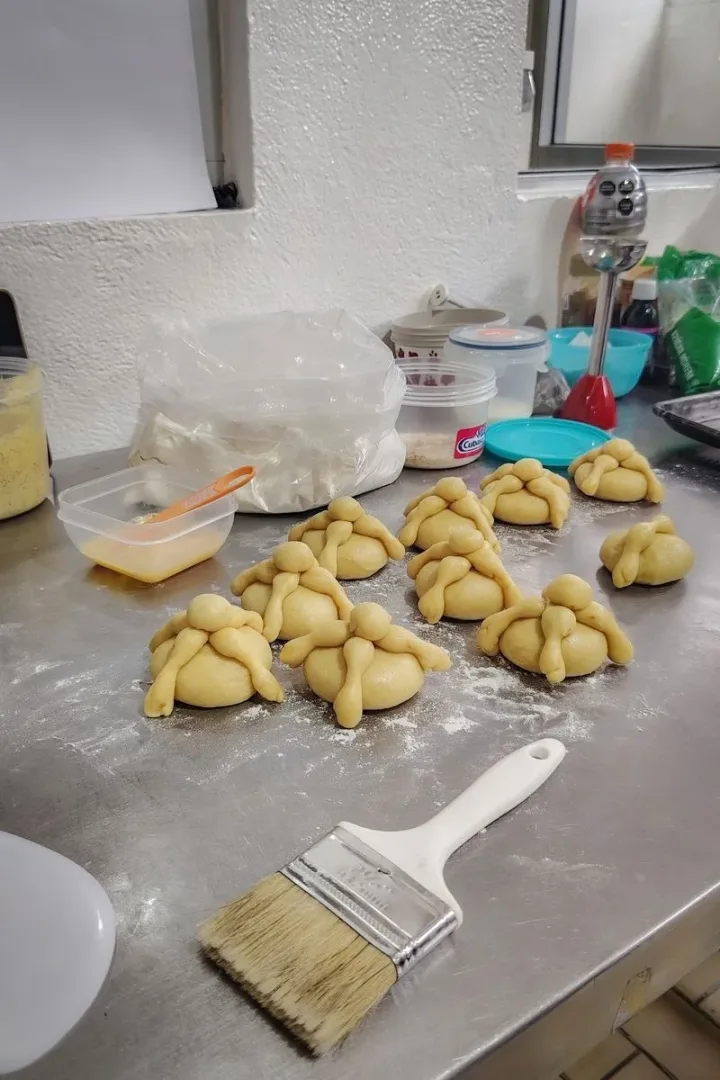 Jóvenes de la UAEMéx destacan con propuestas innovadoras de pan de muerto