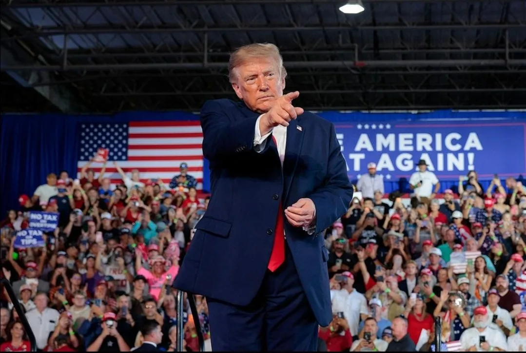 Trump enfrenta críticas por presión a estados y amenazas sobre elecciones intermedias en EU