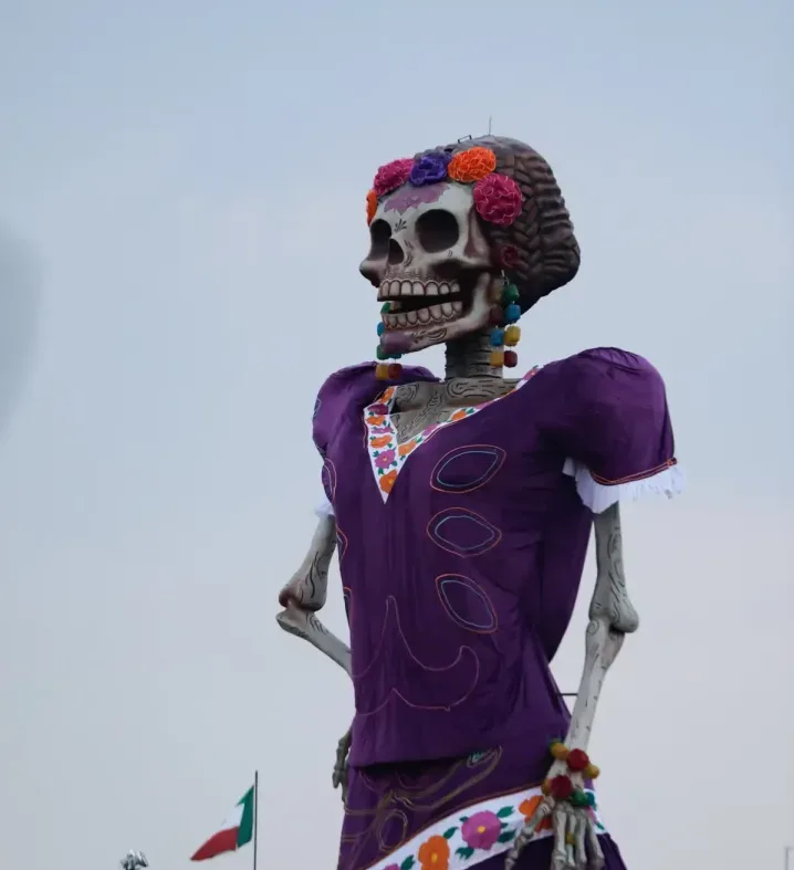 Catrina monumental de más de 33 metros conquista Récord Guinness en el Zócalo capitalino