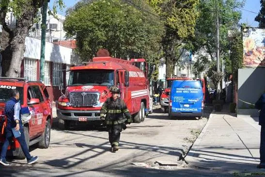 Fuga de gas desata emergencia y evacúan a mil 400 estudiantes