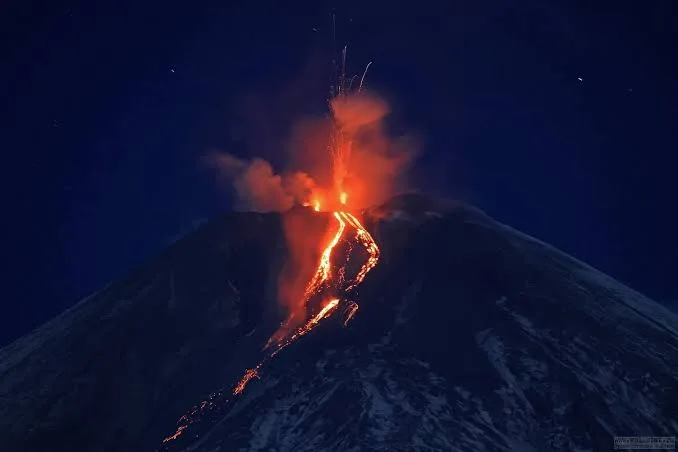 Satélites revelan la transformación del volcán Krasheninnikov tras siglos de silencio
