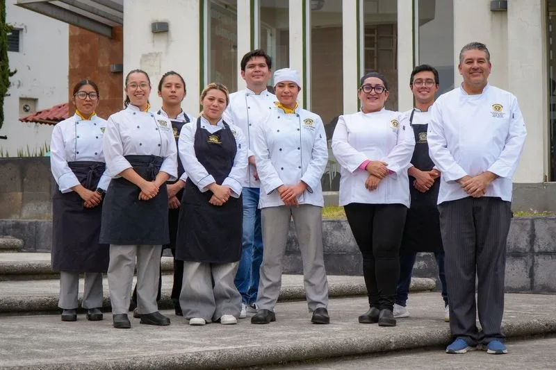 Alumnos de Gastronomía de la UAEMéx competirán en Chile con menús inspirados en la cocina mexiquense