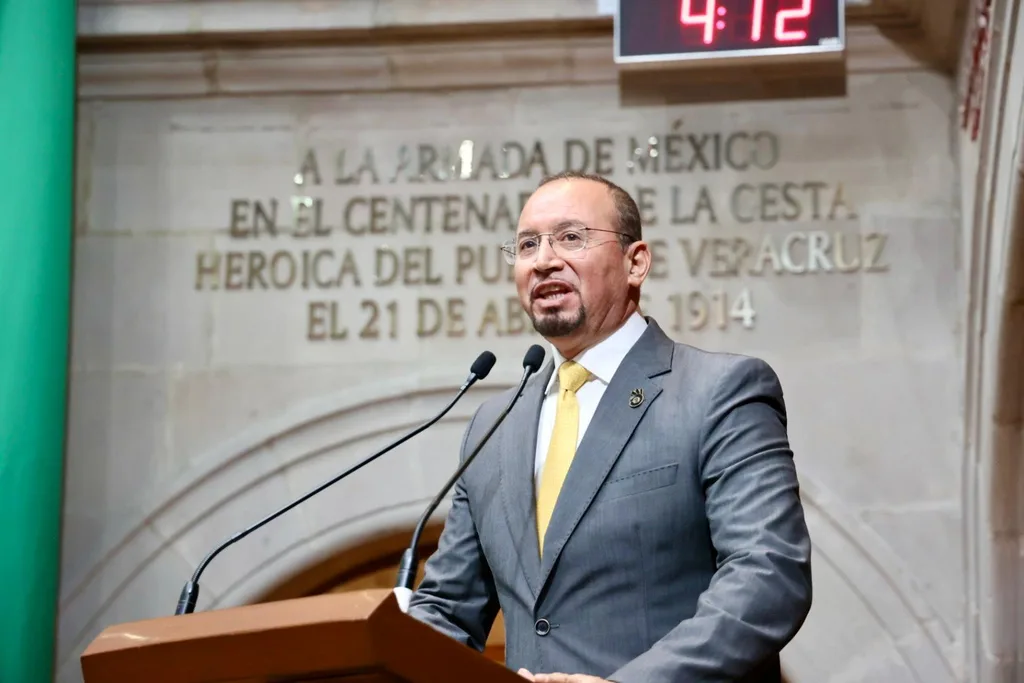 Omar Ortega acusa abandono y crisis social en el Edomex