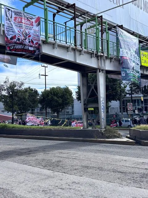 Toluca bajo colapso vial: Paros del sector salud y el arranque del Festival del Alfeñique con Caifanes asfixian la capital mexiquense