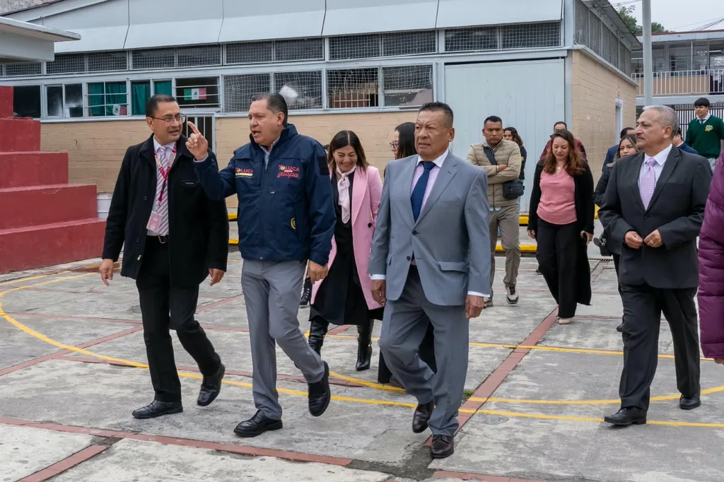 En Toluca: Ricardo Moreno compromete mejoras viales para la secundaria Ignacio Ramírez