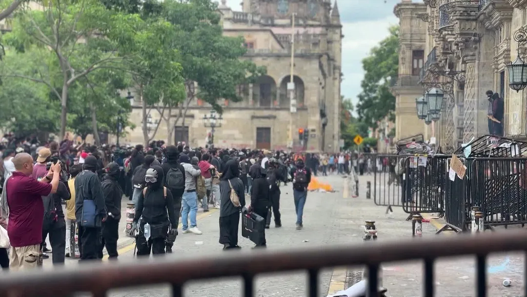 Alertan por cierres viales en el perímetro del Congreso de la CDMX