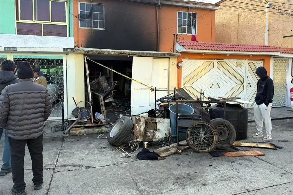 Incendio en vivienda de Ecatepec cobra la vida de un adulto mayor
