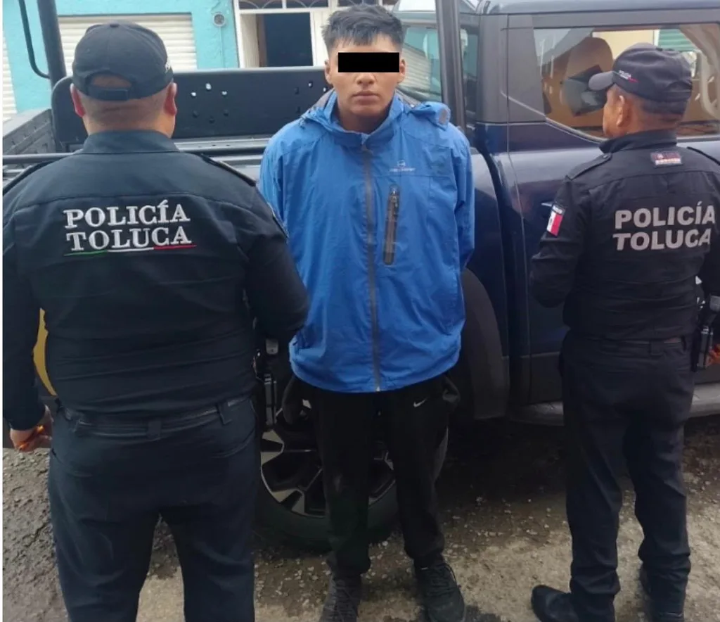 Detienen a dos motorratones y recuperan un par de celulares