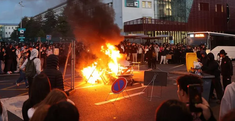 Ola de protestas y bloqueos se extiende por universidades de Francia