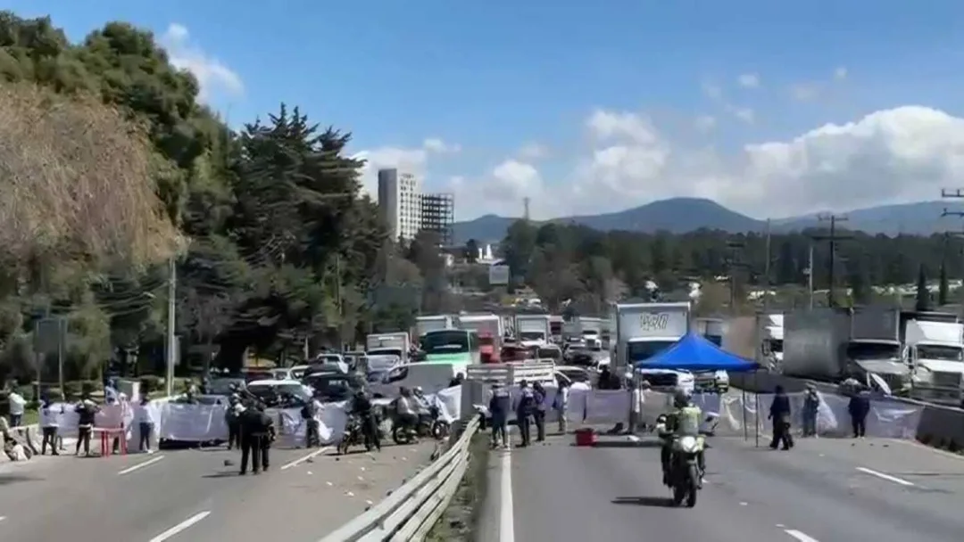 Madres buscadoras paralizan la México-Toluca; exigen recursos y avances en las investigaciones