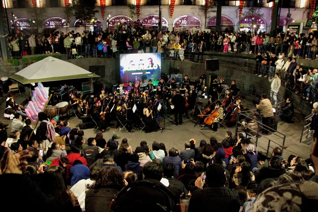 Tras reunir a 260 mil personas, la Feria del Alfeñique continúa con grandes conciertos en Toluca