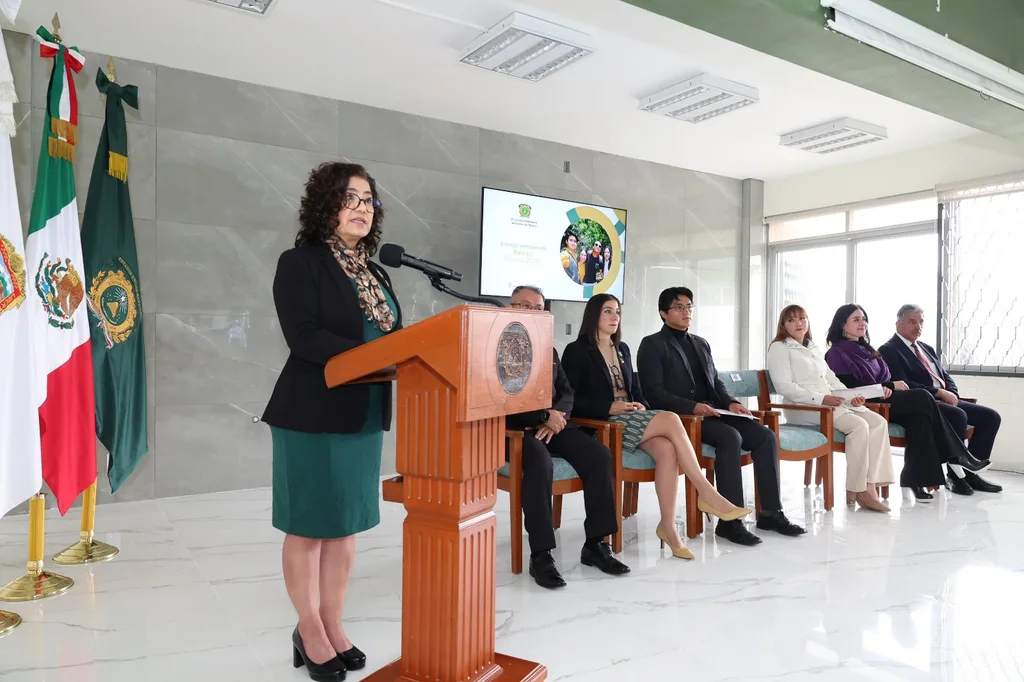Aumenta UAEMéx 7.4% la entrega de becas y estímulos para estudiantes mexiquenses