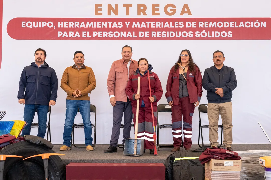 Ricardo Moreno equipa al personal de limpia y mejora sus condiciones de trabajo
