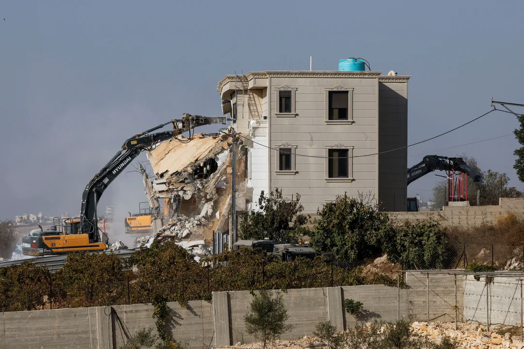Netanyahu amenaza con destruir barrios de Hebrón; ofensiva israelí desplaza a cientos de familias palestinas